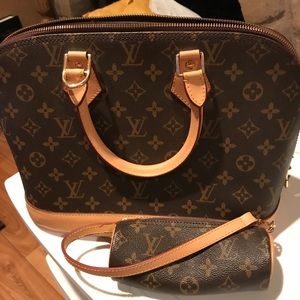 Non-authentic Louis Vuitton Bag